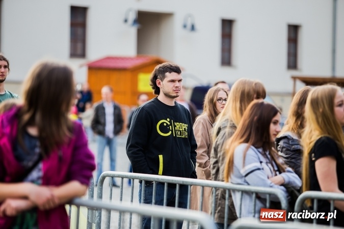 Zdjęcie w galerii na portalu naszraciborz.pl: Juwenalia Raciborskie 2016 już za nami. Grubson porwał publiczność wiadomości z regionu