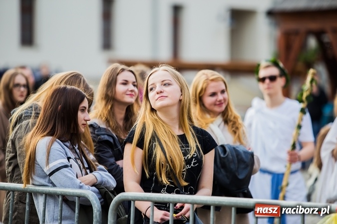 Zdjęcie w galerii na portalu naszraciborz.pl: Juwenalia Raciborskie 2016 już za nami. Grubson porwał publiczność wiadomości z regionu