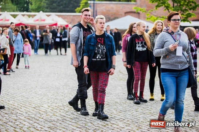 Zdjęcie w galerii na portalu naszraciborz.pl: Juwenalia Raciborskie 2016 już za nami. Grubson porwał publiczność wiadomości z regionu