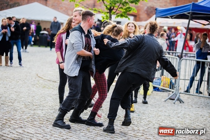 Zdjęcie w galerii na portalu naszraciborz.pl: Juwenalia Raciborskie 2016 już za nami. Grubson porwał publiczność wiadomości z regionu