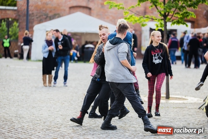 Zdjęcie w galerii na portalu naszraciborz.pl: Juwenalia Raciborskie 2016 już za nami. Grubson porwał publiczność wiadomości z regionu