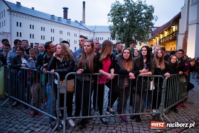 Zdjęcie w galerii na portalu naszraciborz.pl: Juwenalia Raciborskie 2016 już za nami. Grubson porwał publiczność wiadomości z regionu