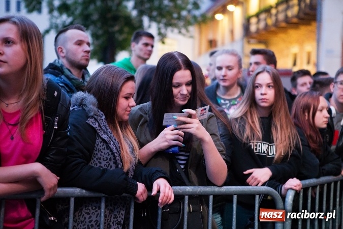 Zdjęcie w galerii na portalu naszraciborz.pl: Juwenalia Raciborskie 2016 już za nami. Grubson porwał publiczność wiadomości z regionu