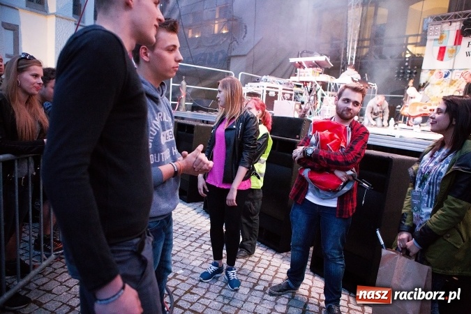 Zdjęcie w galerii na portalu naszraciborz.pl: Juwenalia Raciborskie 2016 już za nami. Grubson porwał publiczność wiadomości z regionu
