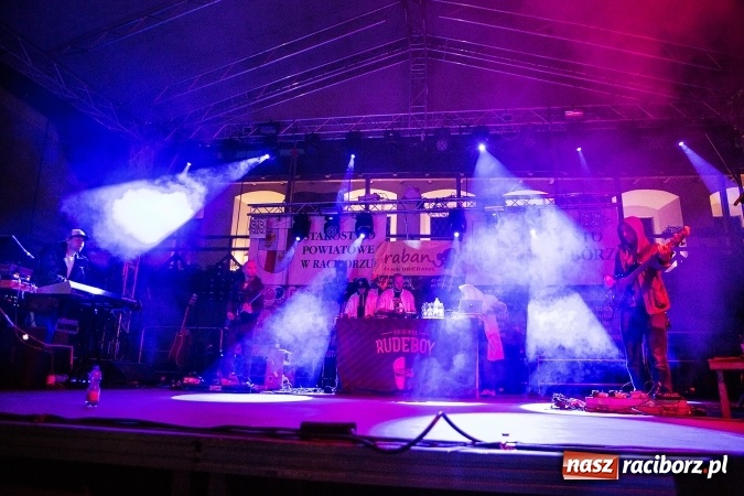 Zdjęcie w galerii na portalu naszraciborz.pl: Juwenalia Raciborskie 2016 już za nami. Grubson porwał publiczność wiadomości z regionu