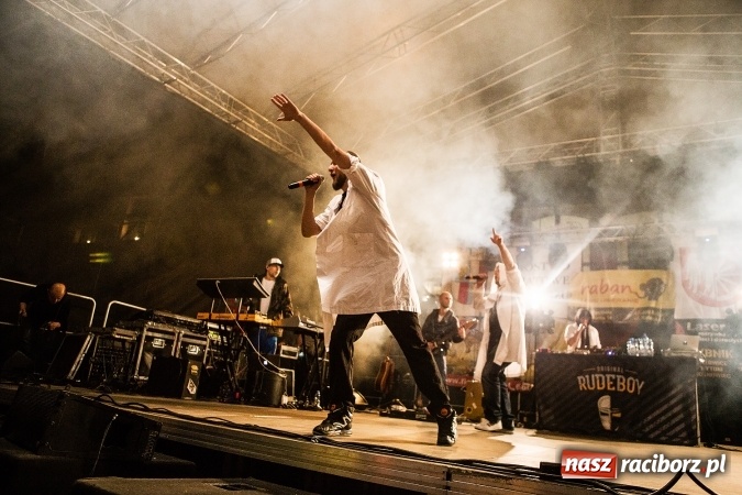 Zdjęcie w galerii na portalu naszraciborz.pl: Juwenalia Raciborskie 2016 już za nami. Grubson porwał publiczność wiadomości z regionu