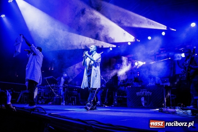 Zdjęcie w galerii na portalu naszraciborz.pl: Juwenalia Raciborskie 2016 już za nami. Grubson porwał publiczność wiadomości z regionu