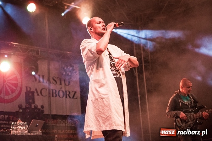 Zdjęcie w galerii na portalu naszraciborz.pl: Juwenalia Raciborskie 2016 już za nami. Grubson porwał publiczność wiadomości z regionu