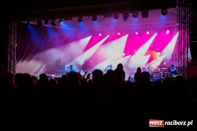 Zdjęcie w galerii na portalu naszraciborz.pl: Juwenalia Raciborskie 2016 już za nami. Grubson porwał publiczność wiadomości z regionu