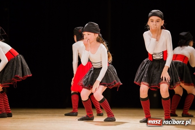 Zdjęcie w galerii na portalu naszraciborz.pl: IX Powiatowy Festiwal Twórczości Artystycznej - konkurs tańca wiadomości z regionu