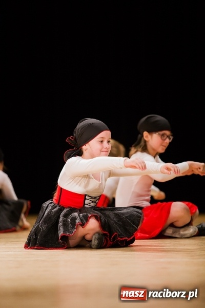 Zdjęcie w galerii na portalu naszraciborz.pl: IX Powiatowy Festiwal Twórczości Artystycznej - konkurs tańca wiadomości z regionu