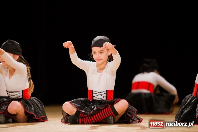 Zdjęcie w galerii na portalu naszraciborz.pl: IX Powiatowy Festiwal Twórczości Artystycznej - konkurs tańca wiadomości z regionu