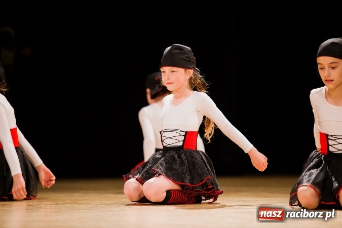 Zdjęcie w galerii na portalu naszraciborz.pl: IX Powiatowy Festiwal Twórczości Artystycznej - konkurs tańca wiadomości z regionu