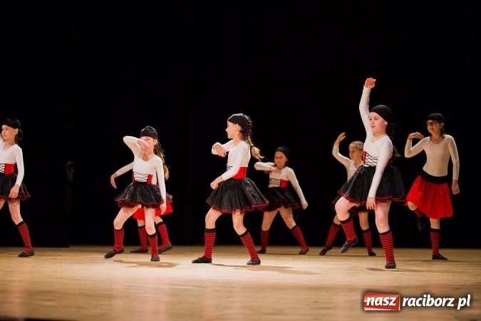Zdjęcie w galerii na portalu naszraciborz.pl: IX Powiatowy Festiwal Twórczości Artystycznej - konkurs tańca wiadomości z regionu