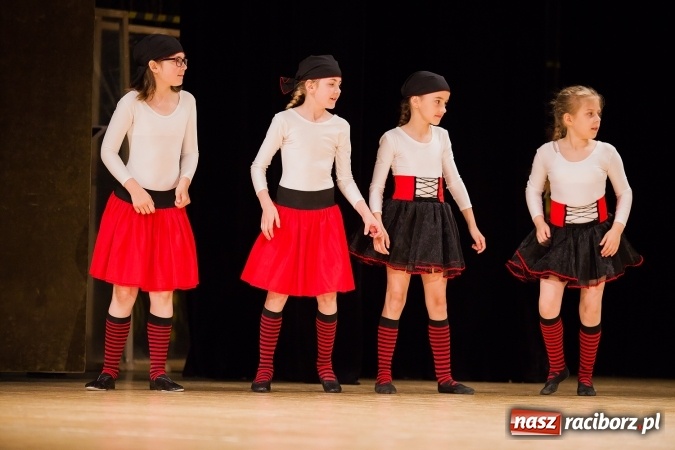 Zdjęcie w galerii na portalu naszraciborz.pl: IX Powiatowy Festiwal Twórczości Artystycznej - konkurs tańca wiadomości z regionu