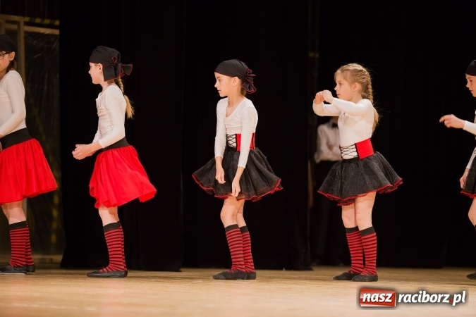 Zdjęcie w galerii na portalu naszraciborz.pl: IX Powiatowy Festiwal Twórczości Artystycznej - konkurs tańca wiadomości z regionu