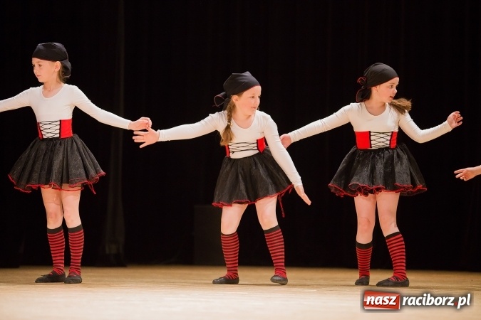 Zdjęcie w galerii na portalu naszraciborz.pl: IX Powiatowy Festiwal Twórczości Artystycznej - konkurs tańca wiadomości z regionu