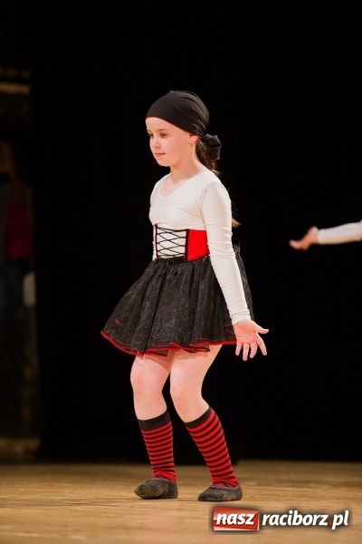 Zdjęcie w galerii na portalu naszraciborz.pl: IX Powiatowy Festiwal Twórczości Artystycznej - konkurs tańca wiadomości z regionu