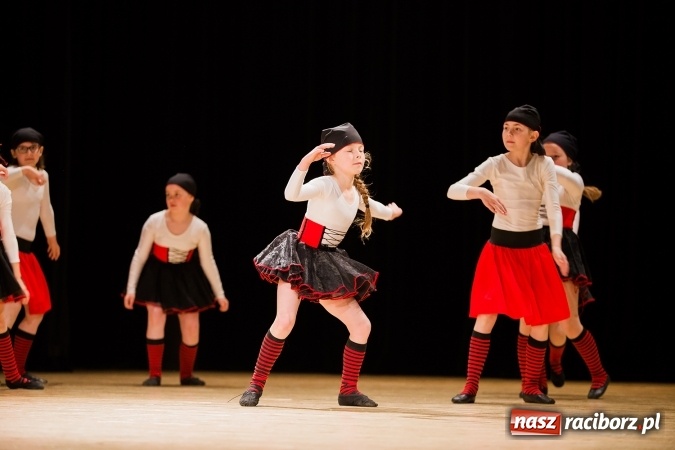 Zdjęcie w galerii na portalu naszraciborz.pl: IX Powiatowy Festiwal Twórczości Artystycznej - konkurs tańca wiadomości z regionu