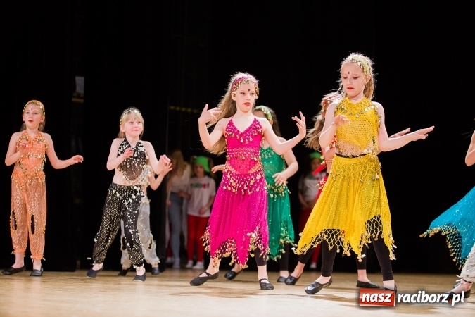 Zdjęcie w galerii na portalu naszraciborz.pl: IX Powiatowy Festiwal Twórczości Artystycznej - konkurs tańca wiadomości z regionu