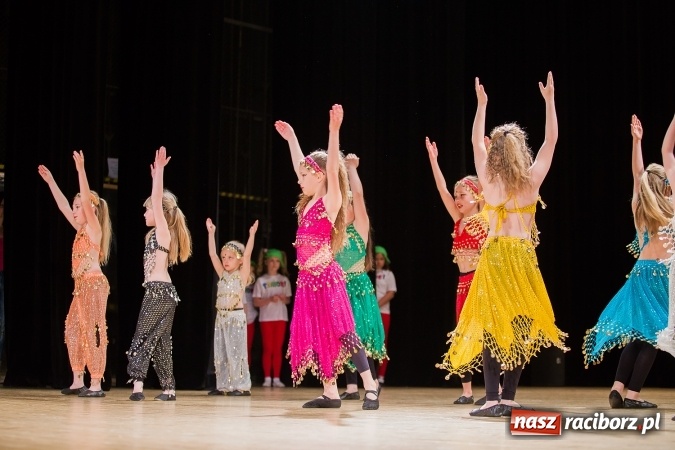 Zdjęcie w galerii na portalu naszraciborz.pl: IX Powiatowy Festiwal Twórczości Artystycznej - konkurs tańca wiadomości z regionu