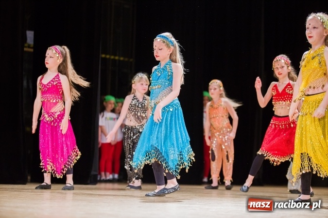 Zdjęcie w galerii na portalu naszraciborz.pl: IX Powiatowy Festiwal Twórczości Artystycznej - konkurs tańca wiadomości z regionu