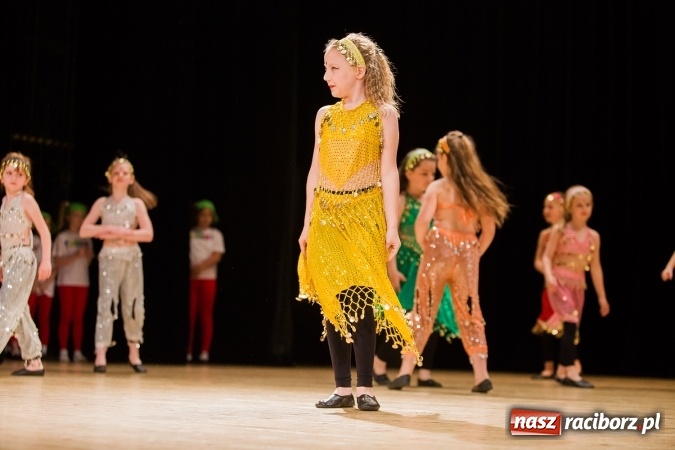 Zdjęcie w galerii na portalu naszraciborz.pl: IX Powiatowy Festiwal Twórczości Artystycznej - konkurs tańca wiadomości z regionu