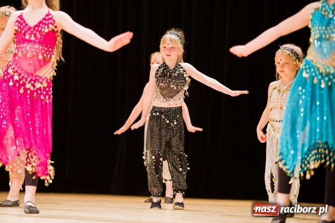 Zdjęcie w galerii na portalu naszraciborz.pl: IX Powiatowy Festiwal Twórczości Artystycznej - konkurs tańca wiadomości z regionu