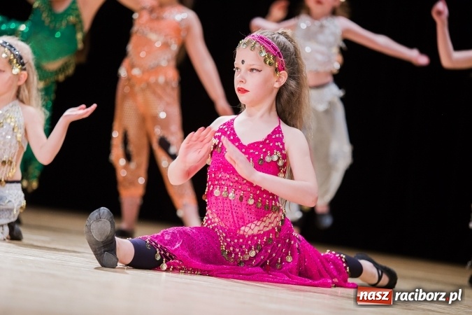 Zdjęcie w galerii na portalu naszraciborz.pl: IX Powiatowy Festiwal Twórczości Artystycznej - konkurs tańca wiadomości z regionu