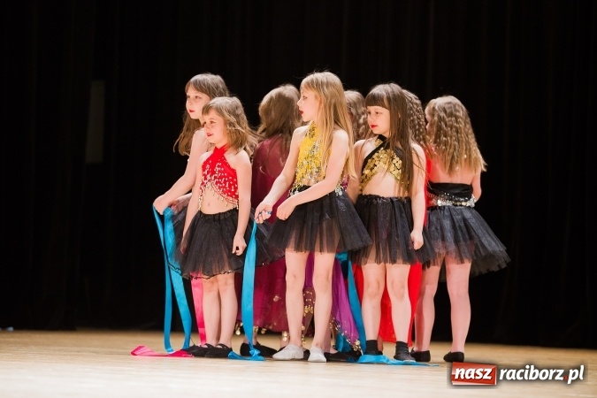 Zdjęcie w galerii na portalu naszraciborz.pl: IX Powiatowy Festiwal Twórczości Artystycznej - konkurs tańca wiadomości z regionu