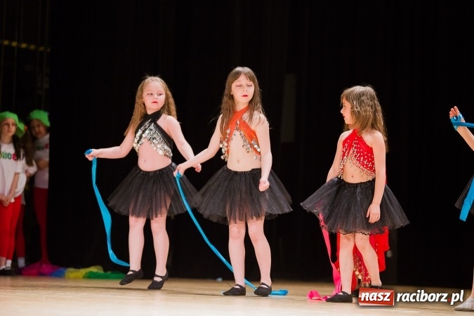Zdjęcie w galerii na portalu naszraciborz.pl: IX Powiatowy Festiwal Twórczości Artystycznej - konkurs tańca wiadomości z regionu