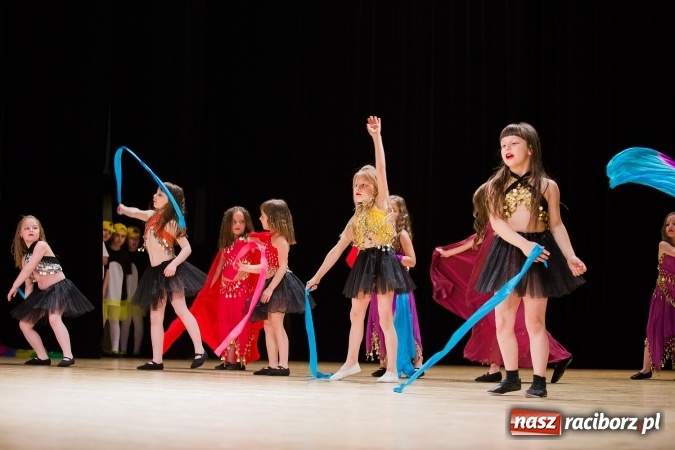 Zdjęcie w galerii na portalu naszraciborz.pl: IX Powiatowy Festiwal Twórczości Artystycznej - konkurs tańca wiadomości z regionu