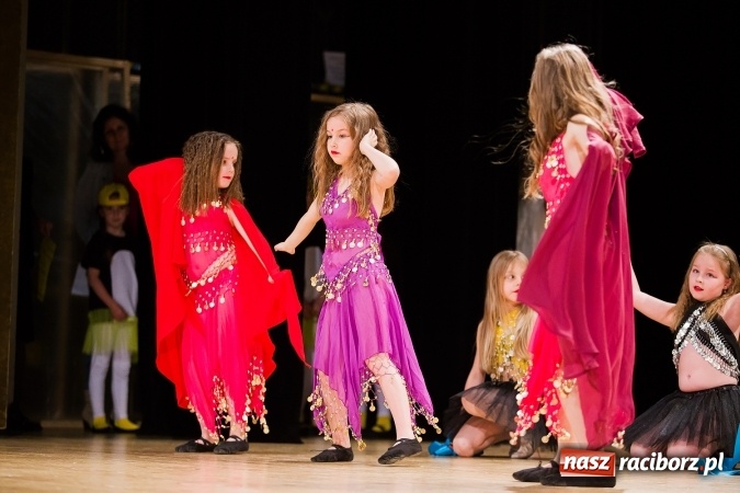 Zdjęcie w galerii na portalu naszraciborz.pl: IX Powiatowy Festiwal Twórczości Artystycznej - konkurs tańca wiadomości z regionu