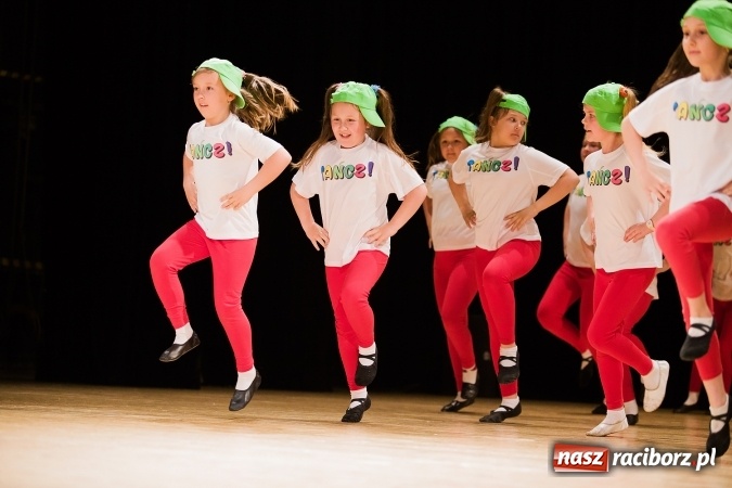 Zdjęcie w galerii na portalu naszraciborz.pl: IX Powiatowy Festiwal Twórczości Artystycznej - konkurs tańca wiadomości z regionu