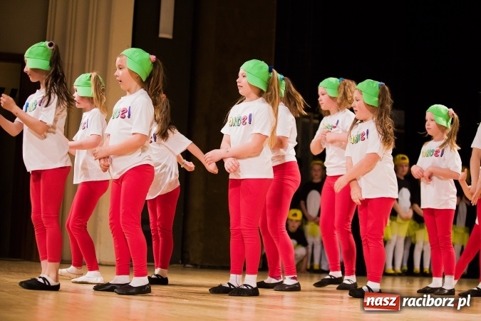 Zdjęcie w galerii na portalu naszraciborz.pl: IX Powiatowy Festiwal Twórczości Artystycznej - konkurs tańca wiadomości z regionu