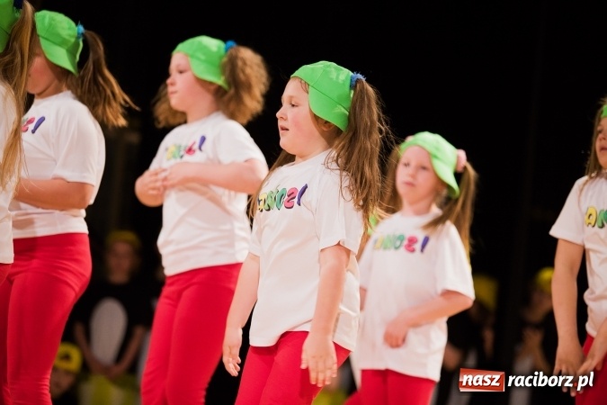 Zdjęcie w galerii na portalu naszraciborz.pl: IX Powiatowy Festiwal Twórczości Artystycznej - konkurs tańca wiadomości z regionu