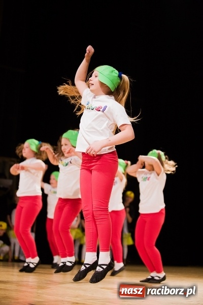 Zdjęcie w galerii na portalu naszraciborz.pl: IX Powiatowy Festiwal Twórczości Artystycznej - konkurs tańca wiadomości z regionu