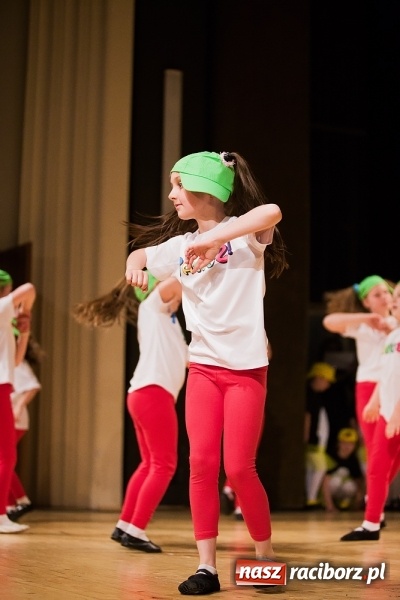 Zdjęcie w galerii na portalu naszraciborz.pl: IX Powiatowy Festiwal Twórczości Artystycznej - konkurs tańca wiadomości z regionu