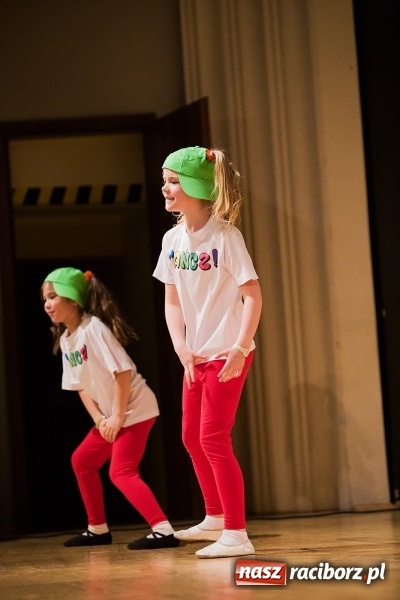 Zdjęcie w galerii na portalu naszraciborz.pl: IX Powiatowy Festiwal Twórczości Artystycznej - konkurs tańca wiadomości z regionu