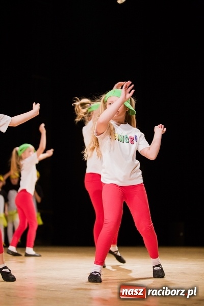 Zdjęcie w galerii na portalu naszraciborz.pl: IX Powiatowy Festiwal Twórczości Artystycznej - konkurs tańca wiadomości z regionu
