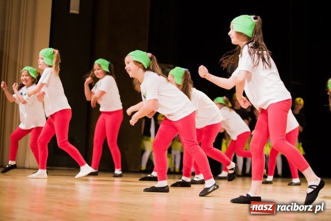 Zdjęcie w galerii na portalu naszraciborz.pl: IX Powiatowy Festiwal Twórczości Artystycznej - konkurs tańca wiadomości z regionu