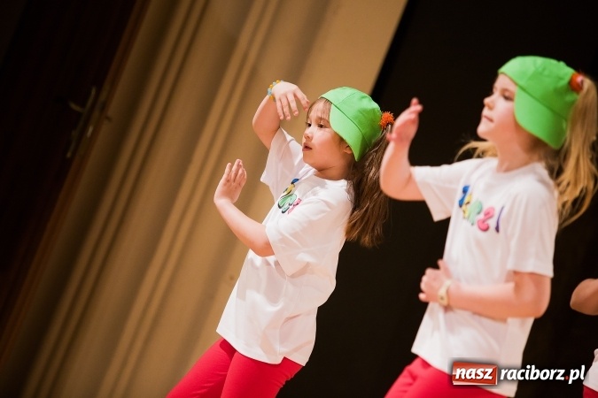 Zdjęcie w galerii na portalu naszraciborz.pl: IX Powiatowy Festiwal Twórczości Artystycznej - konkurs tańca wiadomości z regionu