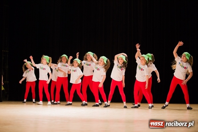 Zdjęcie w galerii na portalu naszraciborz.pl: IX Powiatowy Festiwal Twórczości Artystycznej - konkurs tańca wiadomości z regionu