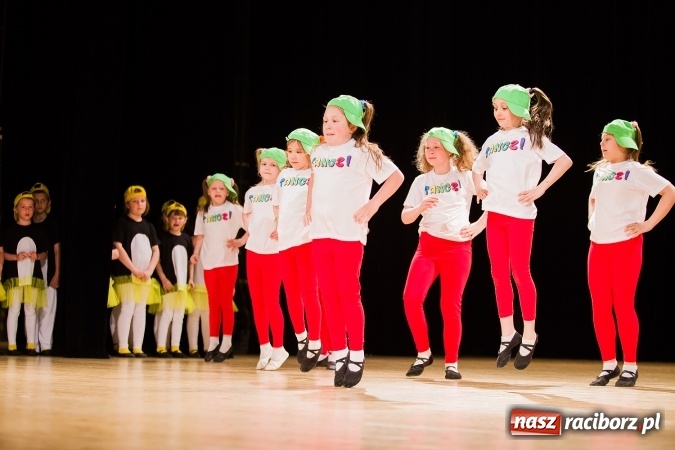 Zdjęcie w galerii na portalu naszraciborz.pl: IX Powiatowy Festiwal Twórczości Artystycznej - konkurs tańca wiadomości z regionu
