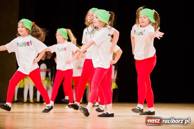Zdjęcie w galerii na portalu naszraciborz.pl: IX Powiatowy Festiwal Twórczości Artystycznej - konkurs tańca wiadomości z regionu