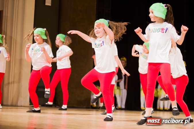 Zdjęcie w galerii na portalu naszraciborz.pl: IX Powiatowy Festiwal Twórczości Artystycznej - konkurs tańca wiadomości z regionu