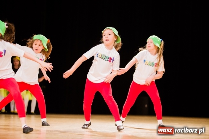 Zdjęcie w galerii na portalu naszraciborz.pl: IX Powiatowy Festiwal Twórczości Artystycznej - konkurs tańca wiadomości z regionu