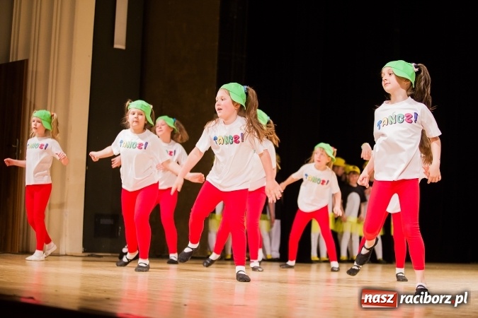 Zdjęcie w galerii na portalu naszraciborz.pl: IX Powiatowy Festiwal Twórczości Artystycznej - konkurs tańca wiadomości z regionu