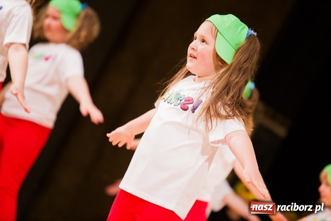 Zdjęcie w galerii na portalu naszraciborz.pl: IX Powiatowy Festiwal Twórczości Artystycznej - konkurs tańca wiadomości z regionu