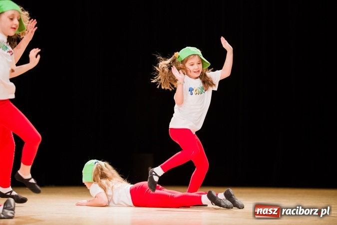 Zdjęcie w galerii na portalu naszraciborz.pl: IX Powiatowy Festiwal Twórczości Artystycznej - konkurs tańca wiadomości z regionu